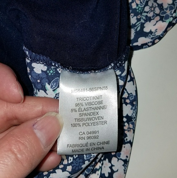 Lila Rose Navy and Floral 3/4 Top Size L NWT - Picture 6 of 6